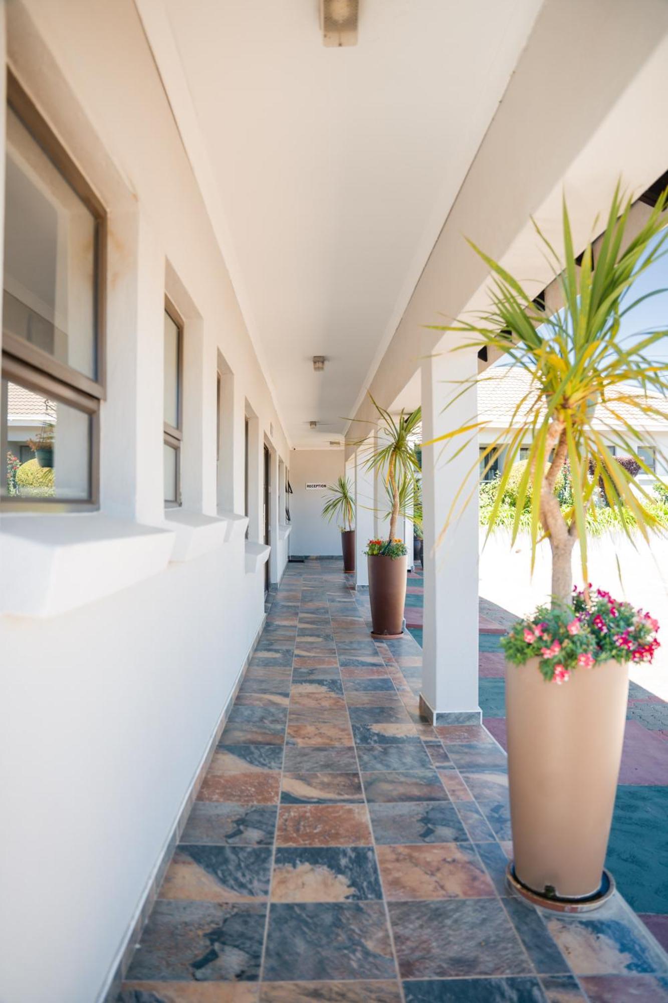 Tribute Guest House Matala มาเซรู ภายนอก รูปภาพ