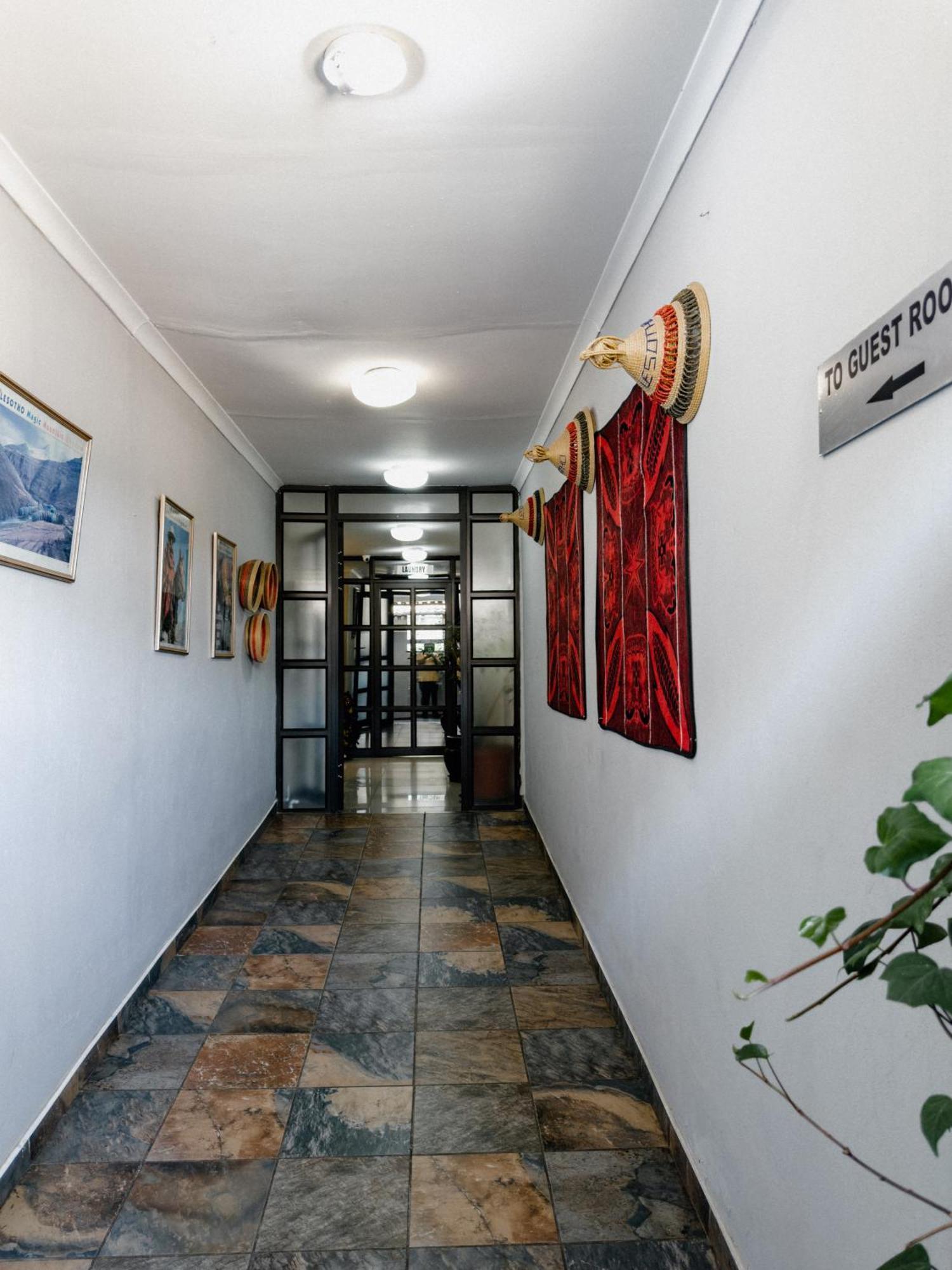Tribute Guest House Matala มาเซรู ภายนอก รูปภาพ