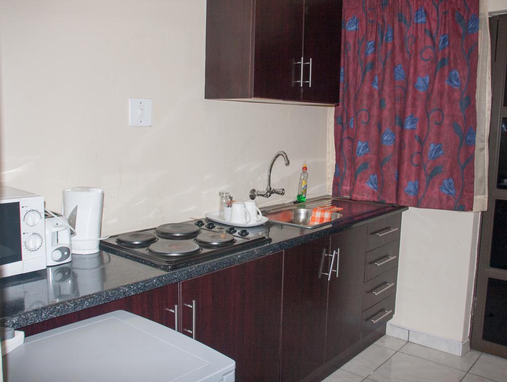 Tribute Guest House Matala มาเซรู ภายนอก รูปภาพ